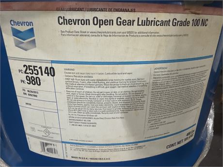 Chevron Open Gear 100NC in 400# Drums